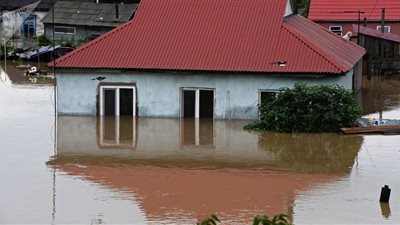 مصرع 88 شخصا جراء الفيضانات في آسيا