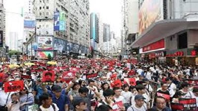 نواب هونج كونج يحثون على الحوار بعد الاشتباكات 