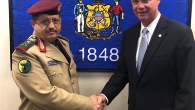 وزير الدفاع اليمني يلتقي عدداً من أعضاء مجلس النواب والشيوخ الأمريكي