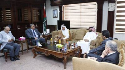 سفير المملكة في عمان يبحث التعاون الصحي مع الأردن