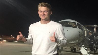 دي ليخت يصل تورينو لإتمام انتقاله إلى يوفنتوس