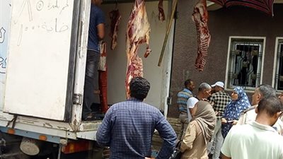 حملة على سيارات بيع اللحوم ومحال الجزارة في القناطر الخيرية (صور)