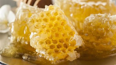 ماسكات طبيعية لعلاج تشققات القدمين