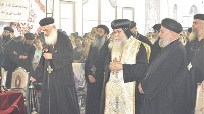 الأنبا مكاريوس ينظم حفل لتكريم أجساد المطارنة المنقولين إلى مزارهم الجديد بالمنيا (صور)