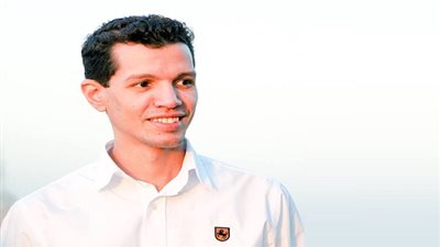 أحمــد رمضــان يكتب: مصــر اليــوم في عيــد