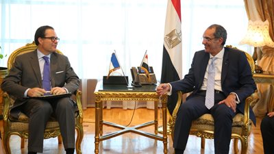  وزير الاتصالات يبحث مع سفير فرنسا بالقاهرة التعاون المشترك بين البلدين 