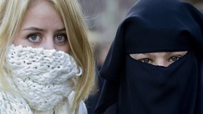 العالم X أسبوع .. حظر النقاب في هولندا وطلاق ملك ماليزيا