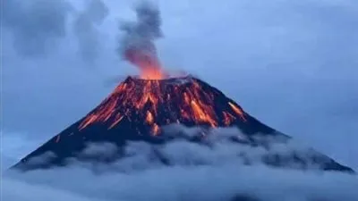 إغلاق مطارين إثر إندلاع بركان في إيطاليا