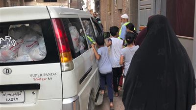 تضامن دمياط توزع 100 شنطة مواد غذائية على الأسر الأشد احتياجا بقرية 