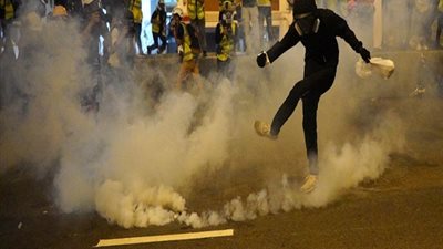 الصين تنتقد احتجاجات هونج كونج التي تستهدف مكتبها