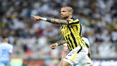 مدافع اتحاد جدة يهدد بالرحيل