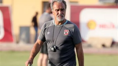 لاسارتي يحفز لاعبي الأهلي قبل مواجهة المقاولون العرب