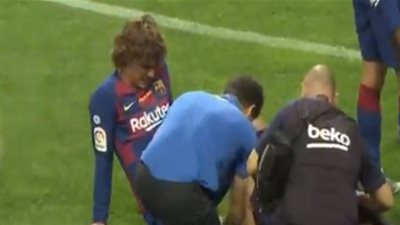 إصابة جريزمان في أول مباراة له مع برشلونة (فيديو)