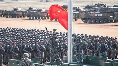 الصين تعرض طموحاتها العسكرية في 