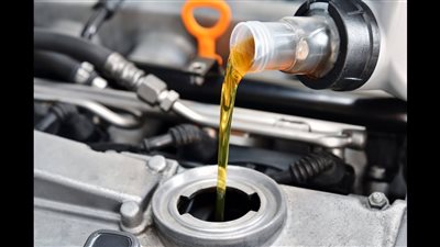 أسباب نقص زيت المحرك في السيارة ومنع تسربه