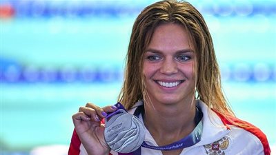 الروسية يفيموفا تتوج بذهبية 200 متر سباحة على الصدر