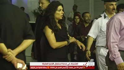 مصطفي شعبان وانجي المقدم بعزاء والدة يسرا (صور)