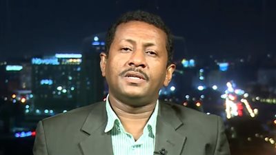 محلل سوداني يتهم قطر بالوقوف وراء محاولة الانقلاب الفاشلة