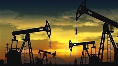 النفط يرتفع بفعل توترات إيران وتراجع المخزون الأمريكي