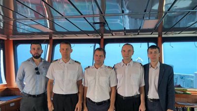 دبلوماسيون روس يزورون البحارة المحتجزين ضمن طاقم ناقلة النفط البريطانية