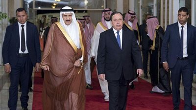 نيابة عن الملك.. 