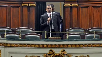 برلماني يتقدم بسؤال للحكومة حول تعيين 25 مستشارًا بـ