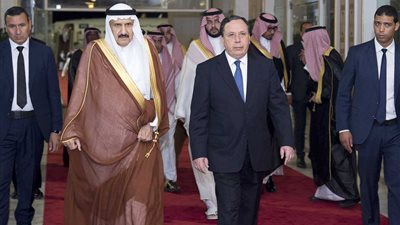 منصور بن متعب وتركي بن محمد بن فهد يشاركان في تشييع جثمان السبسي