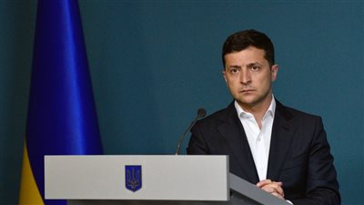 الأوكرانيون يطالبون رئيسهم زيلينسكي باستئناف حركة الطيران مع روسيا