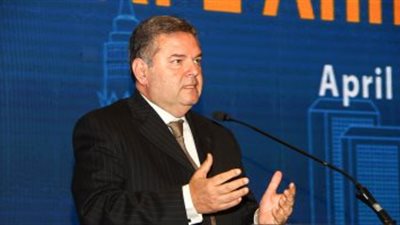 وزير قطاع الأعمال يستعرض النظام الجديد لتداول الأقطان في الفيوم وبنى سويف