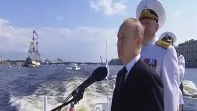 بوتين يقود عرض البحرية الروسية بعد حملة موسكو
