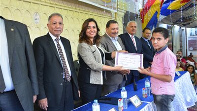 تكريم أوائل المراحل التعليمية بدمياط (صور)