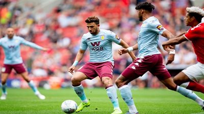 أستون فيلا يعطي 