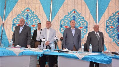 وزير قطاع الأعمال: يشرح للمزارعين بالفيوم وبنى سويف النظام الجديد لتداول القطن 