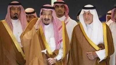 خادم الحرمين الشريفين يصل إلى جدة