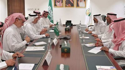 الربيعة يناقش مع الهلال الأحمر برامج إغاثة الدول المنكوبة