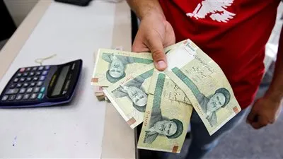 إيران تقرر تغيير العملة من الريال إلى التومان وحذف 4 أصفار منها