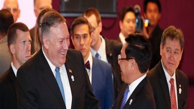 بومبو: الولايات المتحدة لا تطلب من آسيا أن تقف إلى جانبها