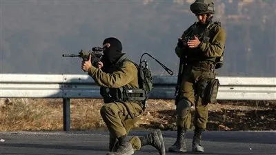 الاحتلال يقتل فلسطينيا على حدود غزة.. ويستهدف مركزا لحماس