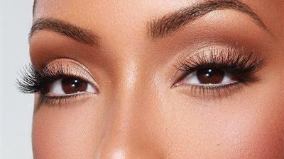 لصاحبات البشرة السمراء.. خطوات تطبيق مكياج يناسب ملامحك