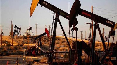 أسعار النفط تتراجع لأول مرة في 6 أيام