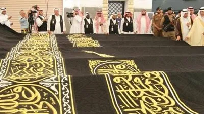 غدا.. خالد الفيصل يسلم كسوة الكعبة لـ 