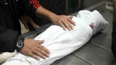 تشريح جثة طفلة تعدى عليها والدها بالضرب حتى الموت بالمقطم 