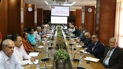 محافظ السويس ورئيس التعاونيات يناقشون مشاكل إسكان السلام (صور)