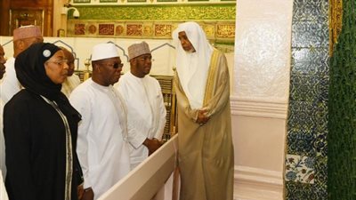 رئيس وزراء غينيا يزور المسجد النبوي