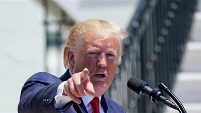 ظريف: شخصيتان تريدان دخول ترامب في حرب مع إيران