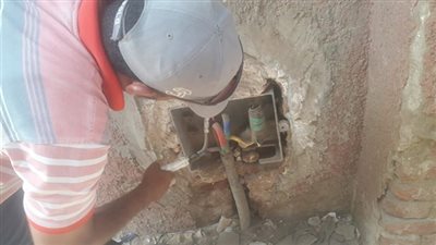 فصل المرافق عن 15 حالة لتقاعسهم عن سداد مستحقات الدولة بالقناطر الخيرية (صور)