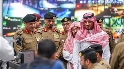 وزير الداخلية يتابع إجراءات تنفيذ خطة أمن الحج في ساحات المسجد الحرام