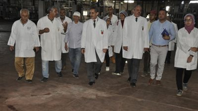 رئيس جامعة القناة يشهد التدريب الميداني لطلاب كلية زراعة