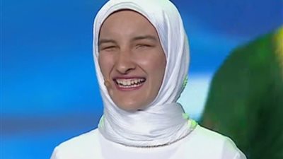 إحدى المكرمات من السيسي خلال مؤتمر الشباب تبكي على الهواء.. والسبب