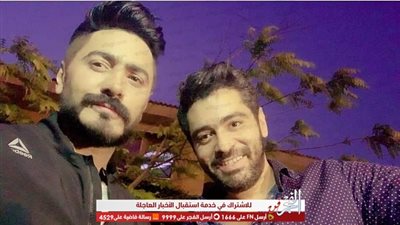 تامر حسني يرحب بصديقه الملحن عبد الرحمن شوقي في حفله بالساحل الشمالي